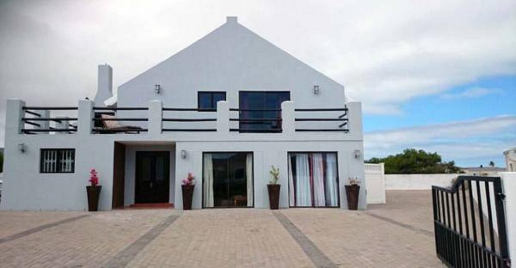 Holiday Guest House Langebaan Exterior photo